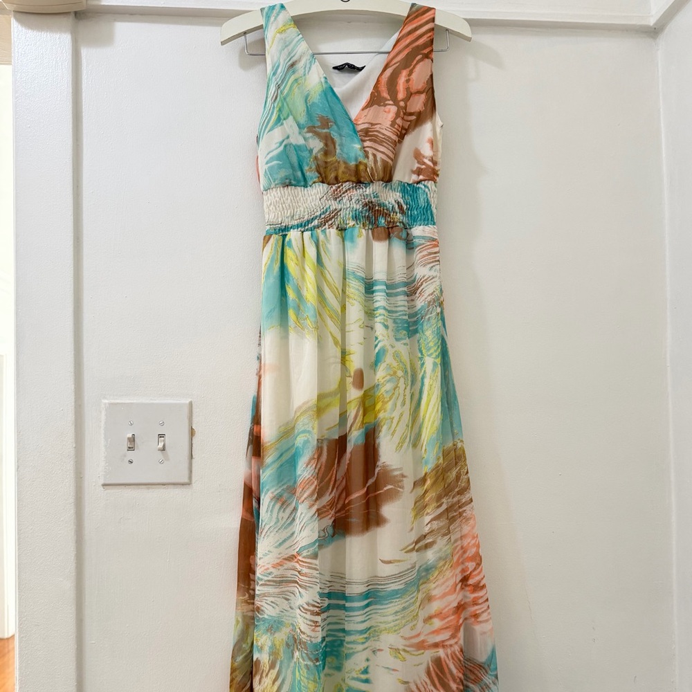 Sleeveless V-Neck Maxi Dress in Multicolor Print